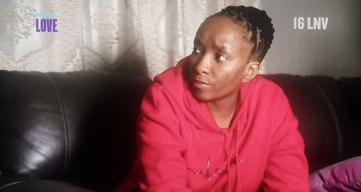 PatrioticMedia1's tweet photo. CONCERNS AS MORE HOME AFFAIRS OFFICIALS ARE ARRESTED
This year alone 89 home affairs officials were arrested for selling documents to illegal immigrants. It is also believed that they could have sold over 300 000 documents this year! https://t.co/gHFzitaSWE