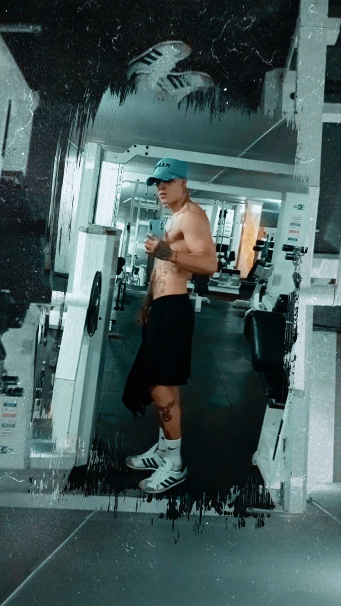 PunchlineMuse's tweet photo. 4:44 🧃 GymTime https://t.co/cUZlVm63MO