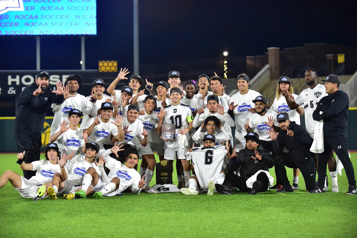 Duck Dynasty: Richland Seizes 6th Straight National Title

📰 rlcsports.com/sports/msoc/20…

#NationalChamps | #NJCAASoccer | #RichlandThunderducks | #AllQuackedUp