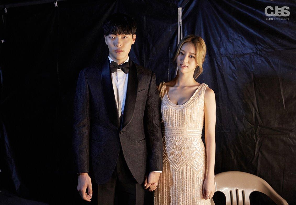 Korseries's tweet photo. ต้นสังกัดยืนยัน รยูจุนยอล - ฮเยริ เลิกรากันแล้ว หลังจากคบหาดูใจกันมานาน 7 ปี

ทั้งคู่พัฒนาความสัมพันธ์ หลังจากร่วมงานกันในซีรีส์ยอดฮิต Reply 1988 https://t.co/rVPDpblUri