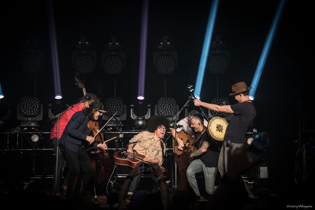 noren_dobro's tweet photo. The Infamous Stringdustersとの共演
すごくいい写真撮ってもらった

#のれんドブロinアメリカ https://t.co/iRPgLQniAi