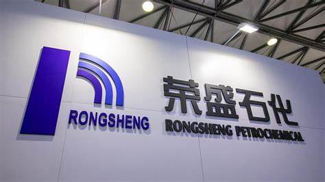 PlasticsDaily's tweet image. #Rongsheng Petrochemical achieved operating income of 84.522 billion yuan in the third quarter, a year-on-year increase of 9.07%; net profit attributable to the parent company was 1.234 billion yuan, a year-on-year increase of 1367%.