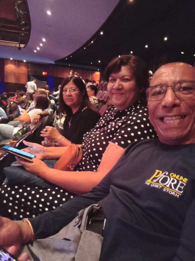 djselwynb's tweet image. Awesome show last night #swingwiththeking