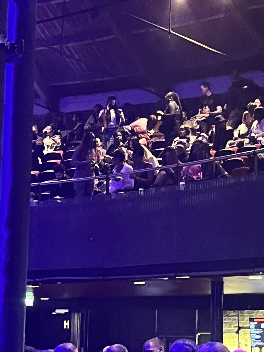 flo at Victoria monet concert in London (november 12th 2023)
creds to; Nathan3Castelo & futurewestside twitter