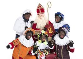 therealdranged's tweet image. Ik snap niet dat Dieuwertje Blok dat regenboog trans travestie Pieten festijn nog doet, het is een belediging aan onze tradities!
Hier zoals het hoort👇
#sint #piet #dieuwertjeblok #trans #regenboog