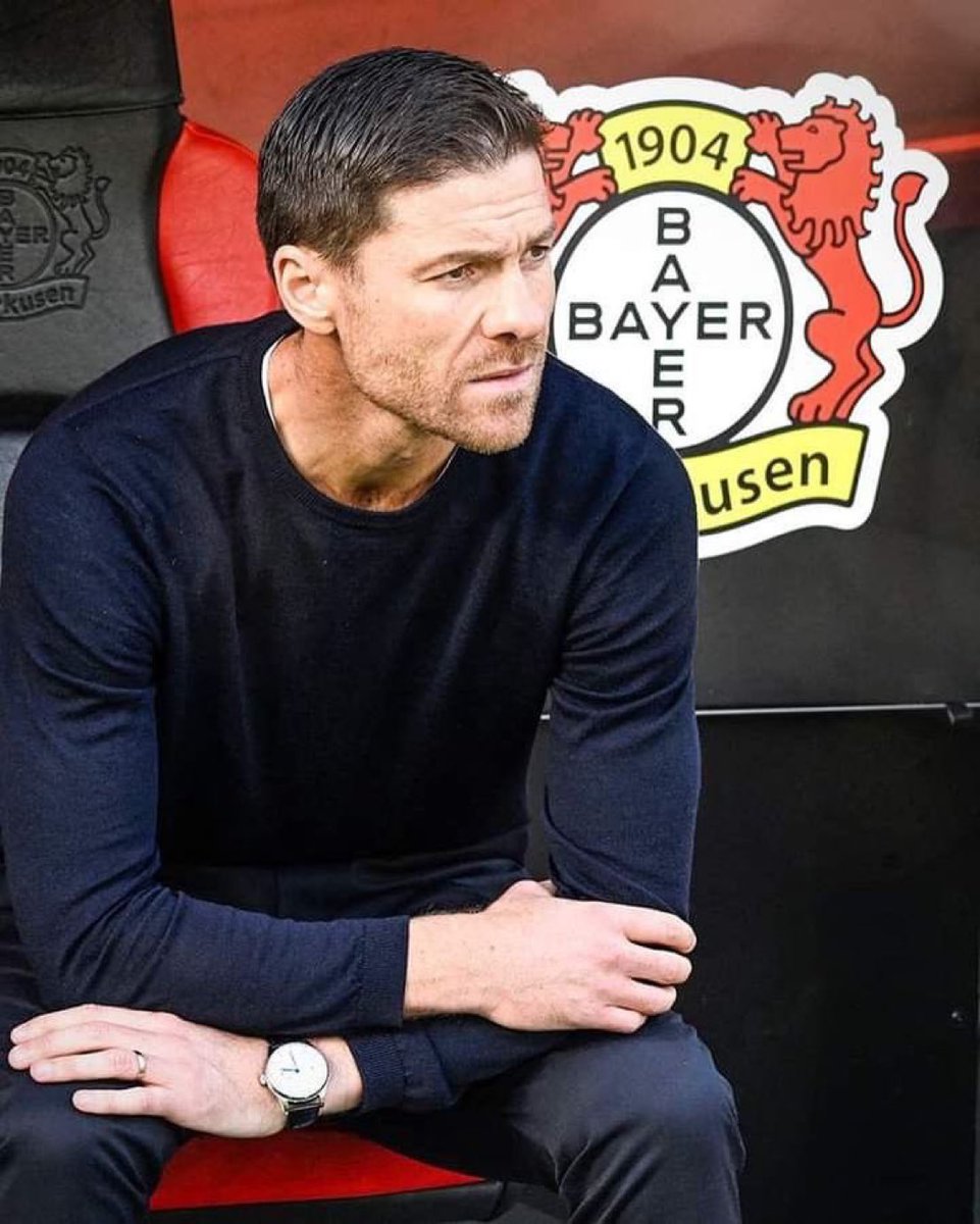 DonShelby_'s tweet photo. Tiene que ser nuestro Álex Ferguson.

15 temporadas con nosotros.

7 Champions mínimo.

Juego alegre. Buena salida de balón. Toque efectivo. Fútbol rápido.

No contemplo otro entrenador para la temporada que viene. Es él. https://t.co/oeU95X09GF