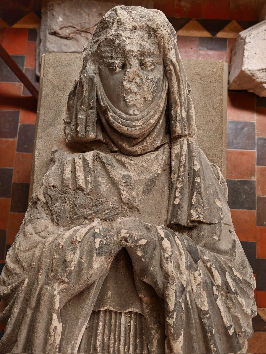 Effigy of Euphemia de Walliers (d 1257) Abbess of Wherwell

Thankfully saved from the medieval abbey & now found in the Victorian church on the site

#MonumentsMonday