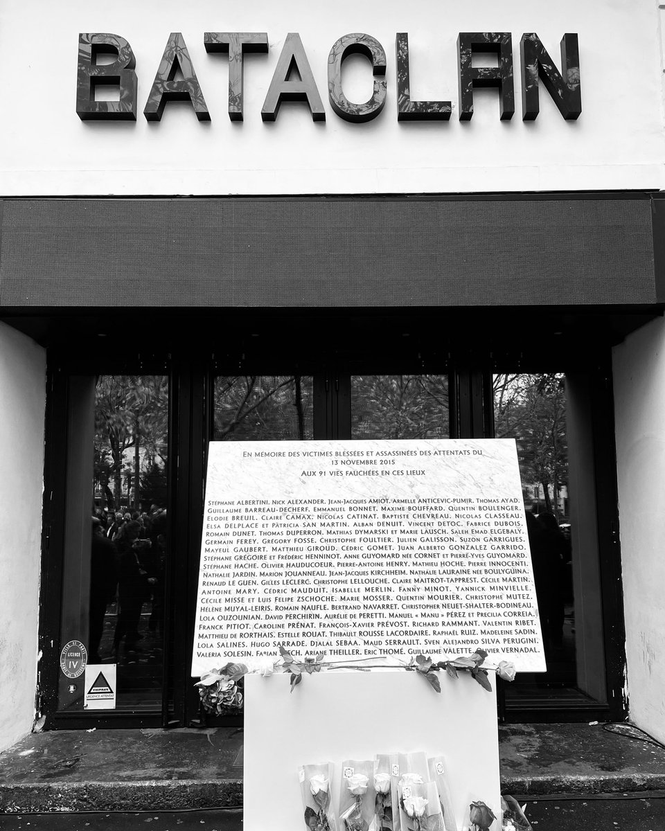 Cérémonie très émouvante de commémoration des victimes du l’attentat au Bataclan, me souvenant de tous les victimes et bien sûr aux Britanniques survivantes et à la famille de Nick Alexander, le Britannique qui a perdu la vie.

🇬🇧 🇫🇷 Unis contre le terrorisme #13Novembre2015
