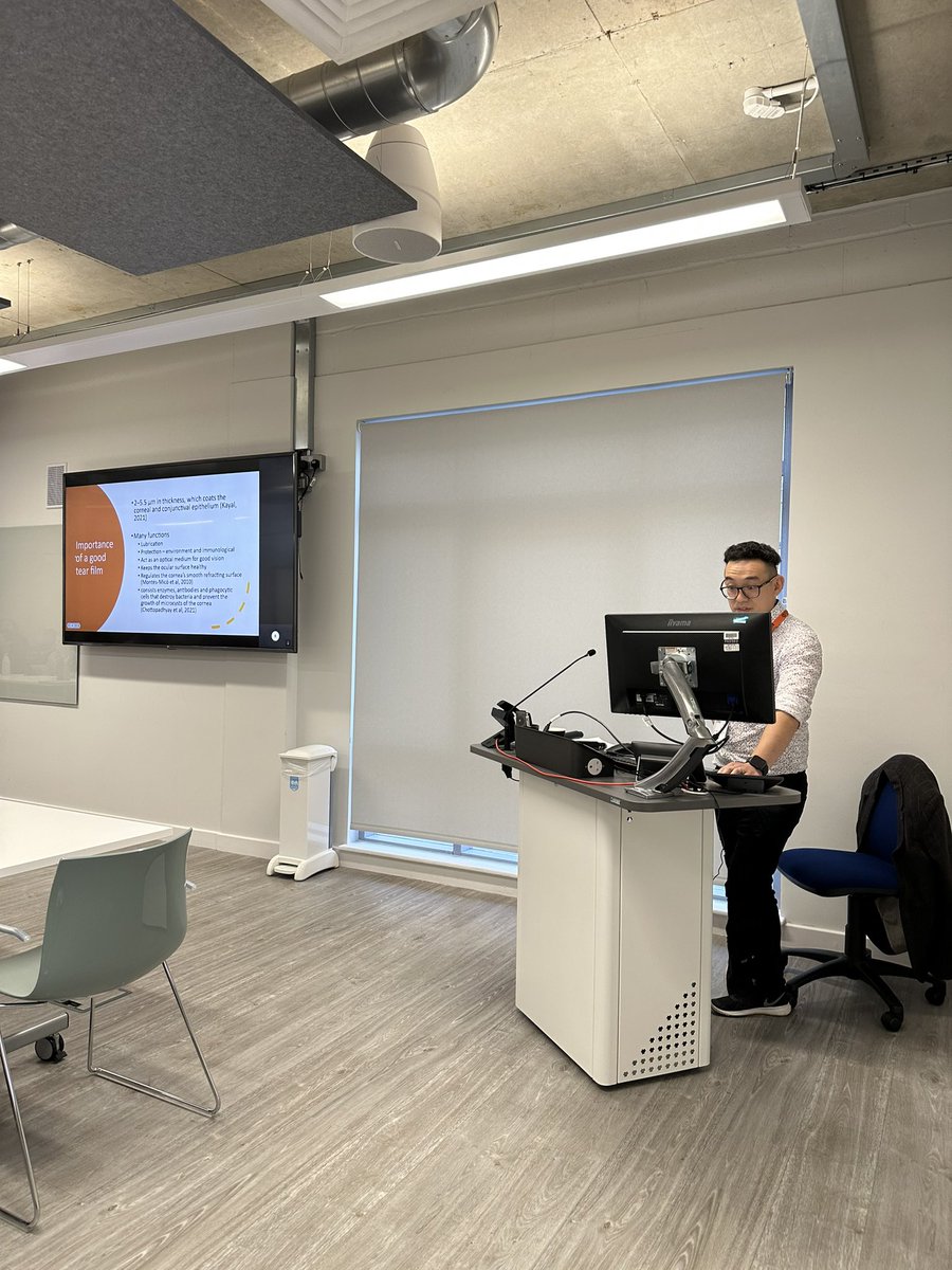 Alan Lok, tACP at UHCW, discussing ocular surface disease in children and the role of ocular lubricants. Lots of interaction from the audience #PrescribingNow #OrthopticsCAGDay <a href="/BIOS_Orthoptics/">BIOS</a> <a href="/nhsuhcw/">UHCW NHS Trust</a>