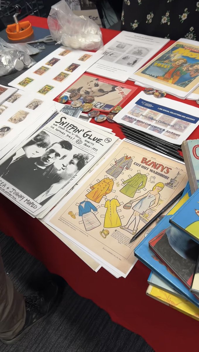 Had a great time at #ComicsForum2023 showcase on Friday. We represented our Femorabilia womens' and girls' magazines and England's Dreaming punk collection through originals, facsimiles, and badge making!
#archives #comics #zines
