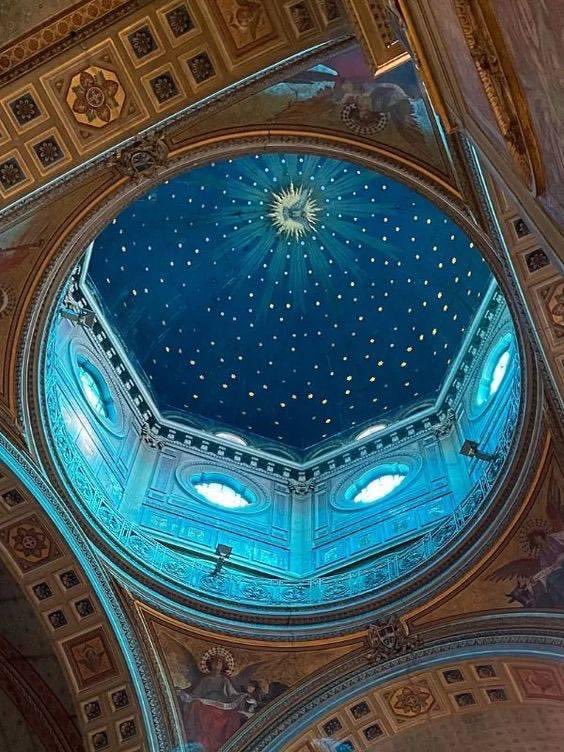 La suggestiva cupola di stelle della Chiesa di San Gioacchino in Prati, Roma