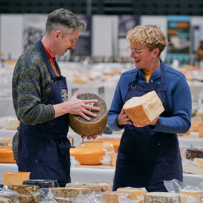 🧀 Exciting News from the World Cheese Awards! 🌍🏆 Spain steals the spotlight with 17 Super Gold awards at the prestigious #WorldCheeseAwards in Norway! 🇪🇸🏅 The best performance by any country. 👉See all the Spanish cheeses winners here: bit.ly/49zy7Xr