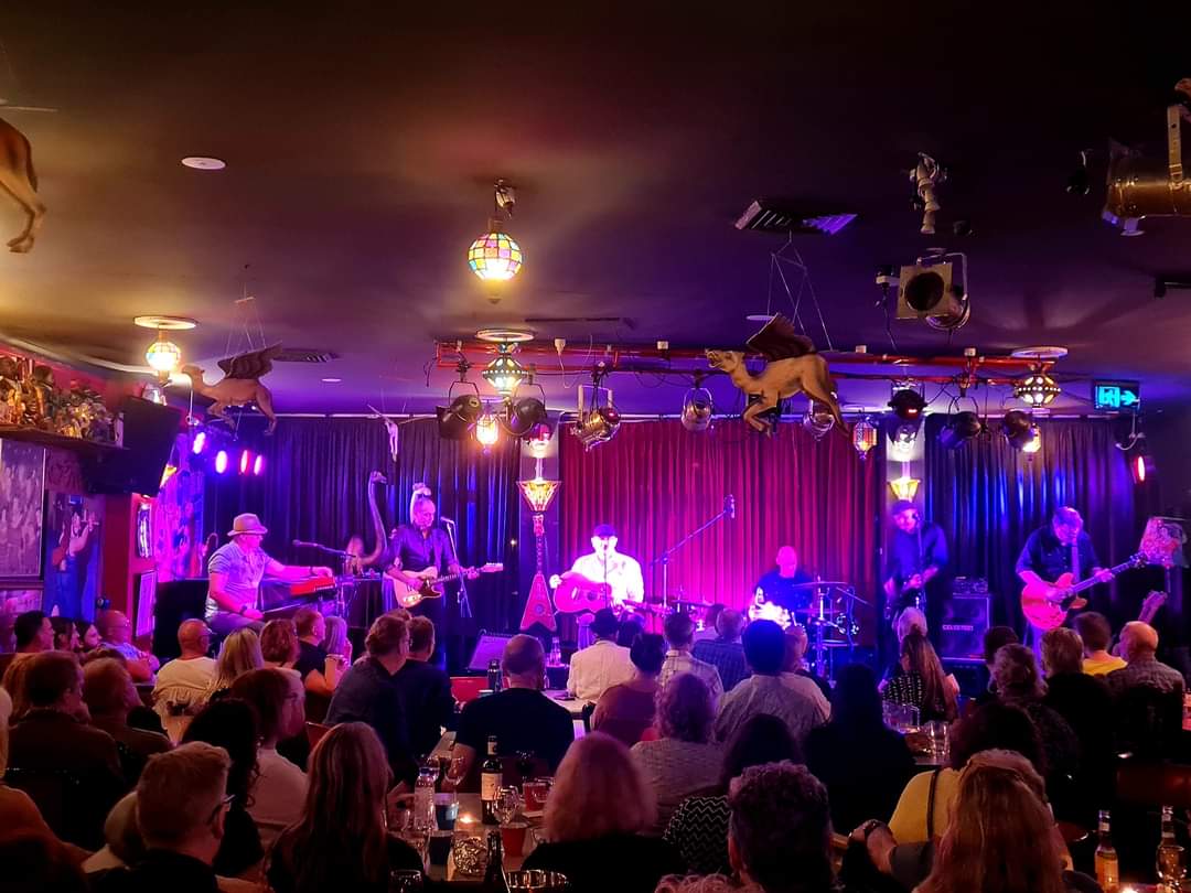 Thanks to everyone that came
 to our shows at Camelot Lounge. It was great to get the chance to play songs from the new 'Black &amp; White Town' album to such a great crowd of people!
Thanks also to my old mate Tim Freedman, who played 'Boxing Day' with me on Friday.