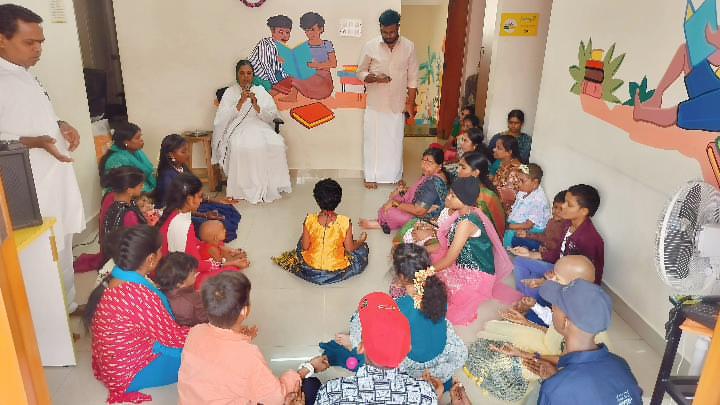 Sister BK Muthumani and team Celebrating diwali with kids undergoing cancer treatment.
Brahma kumaris, Adyar, Chennai. 

#cankids #kidscan #cancerkids @Cankidz