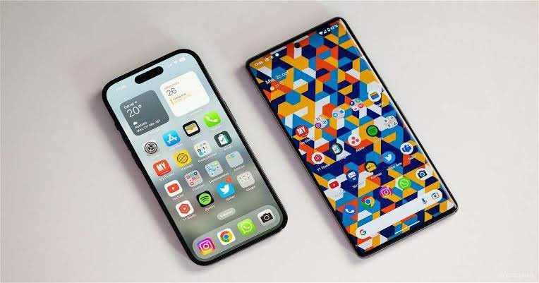 vinayakpujari_'s tweet image. iOS: The neat freak of smartphones—everything in its place, but try shaking things up, and it gets a little anxious.
Android: The wild child of tech!
Customize, tinker, and let your phone go on an adventure. 🤖
iOS: "Stay in your box." Android: "Break the mold!"😜 #iOSvsAndroid