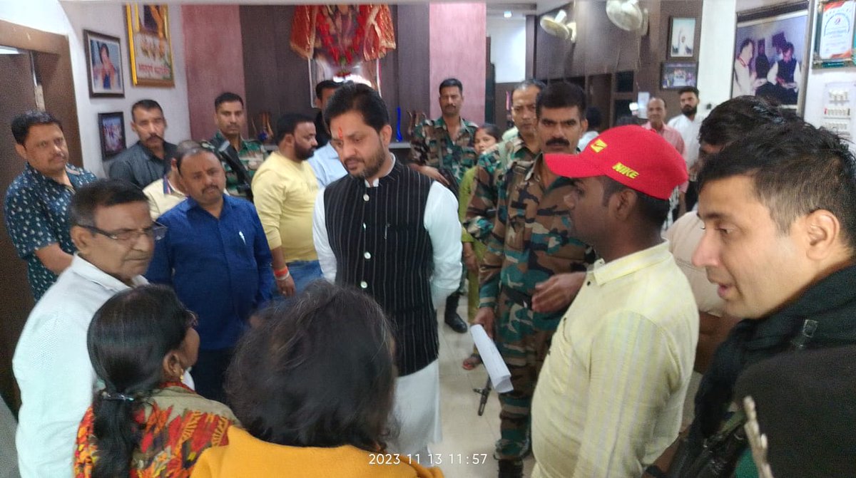 KumarJaimangal's tweet photo. आज स्टाफ क्वार्टर ढोरी स्थित आवासीय कार्यालय में बेरमो विधानसभा के जनता, सामाजिक संगठन व महागठबंधन के साथियों का स्थानीय जनसमस्याओं को सुना एवं हर संभव समाधान करने का भरोसा दिलाया। @HemantSorenJMM @kcvenugopalmp @avinashpandeinc @RajeshThakurINC @INCIndia @INCJharkhand @JmmJharkhand @jmm_bokaro