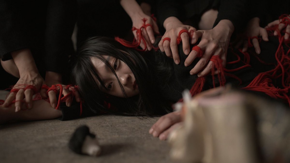 <나니까 미에루!> 너무 보고 싶었던 작품인데 드디어 보다… 이런 오컬트 영화, 너무 환영입니다 … 분위기 자체도 정말 취향임……Translate post