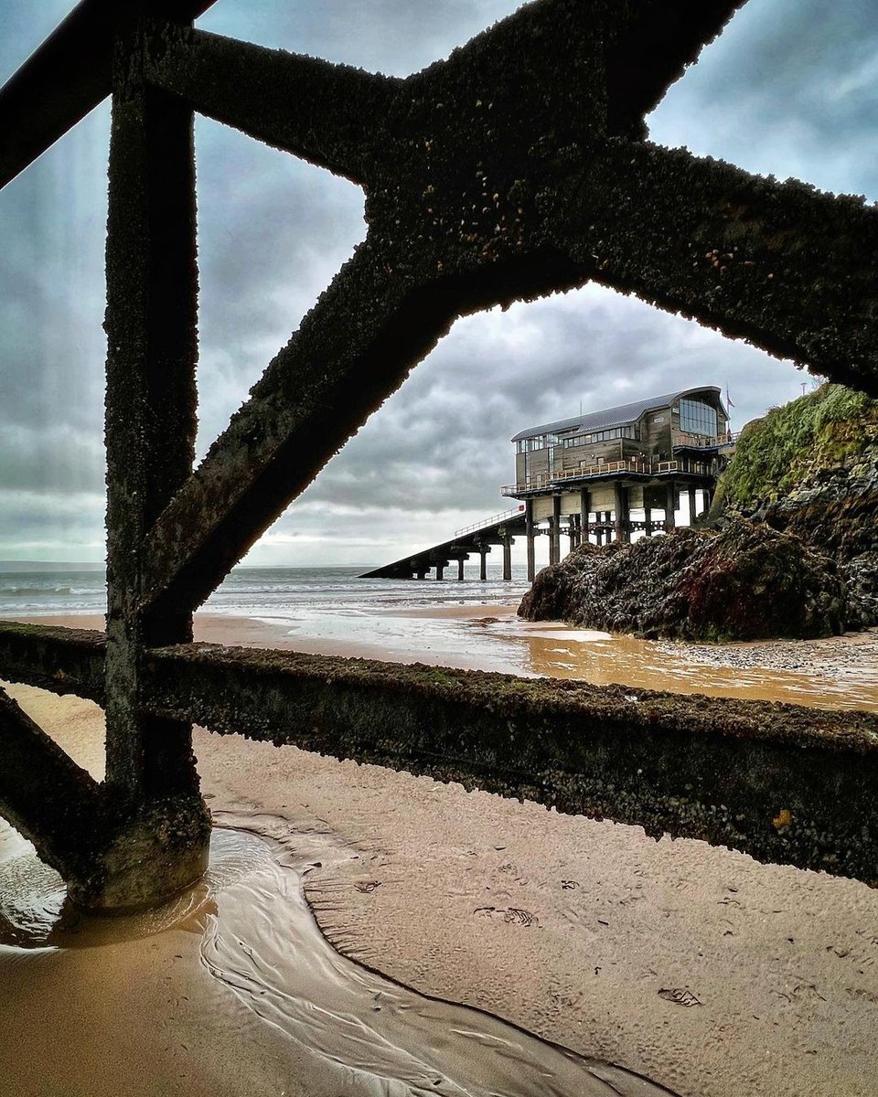 Moody Skies Over Tenby Lifeboat Station 

Photo by @minkych0p 

#tenby #aroundtenby #tenbylifeboat #lifeboatstation #tenbybeach #beachphotography #structure_bestshots #structures_greatshots #structuredesign #rnli #moodysky