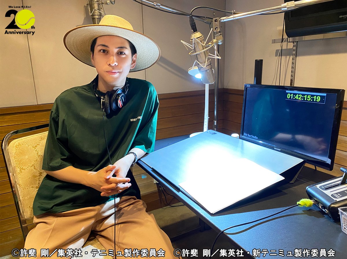 TennimuNews's tweet image. ＼ あと1⃣日／
#テニミュ シリーズ20周年記念
「テニミュかるた」が発売🎊✨

スペシャル読み上げ音声Mカードの収録風景を紹介📷(1/2)

🎾新テニミュ
 #秋沢健太朗 #井澤勇貴 #小野健斗 #輝馬

▼直筆メッセージ✍
tennimu.com/special/20th/m…

▼コメント映像💬 
instagram.com/tennimu_offici…
#テニミュ20th