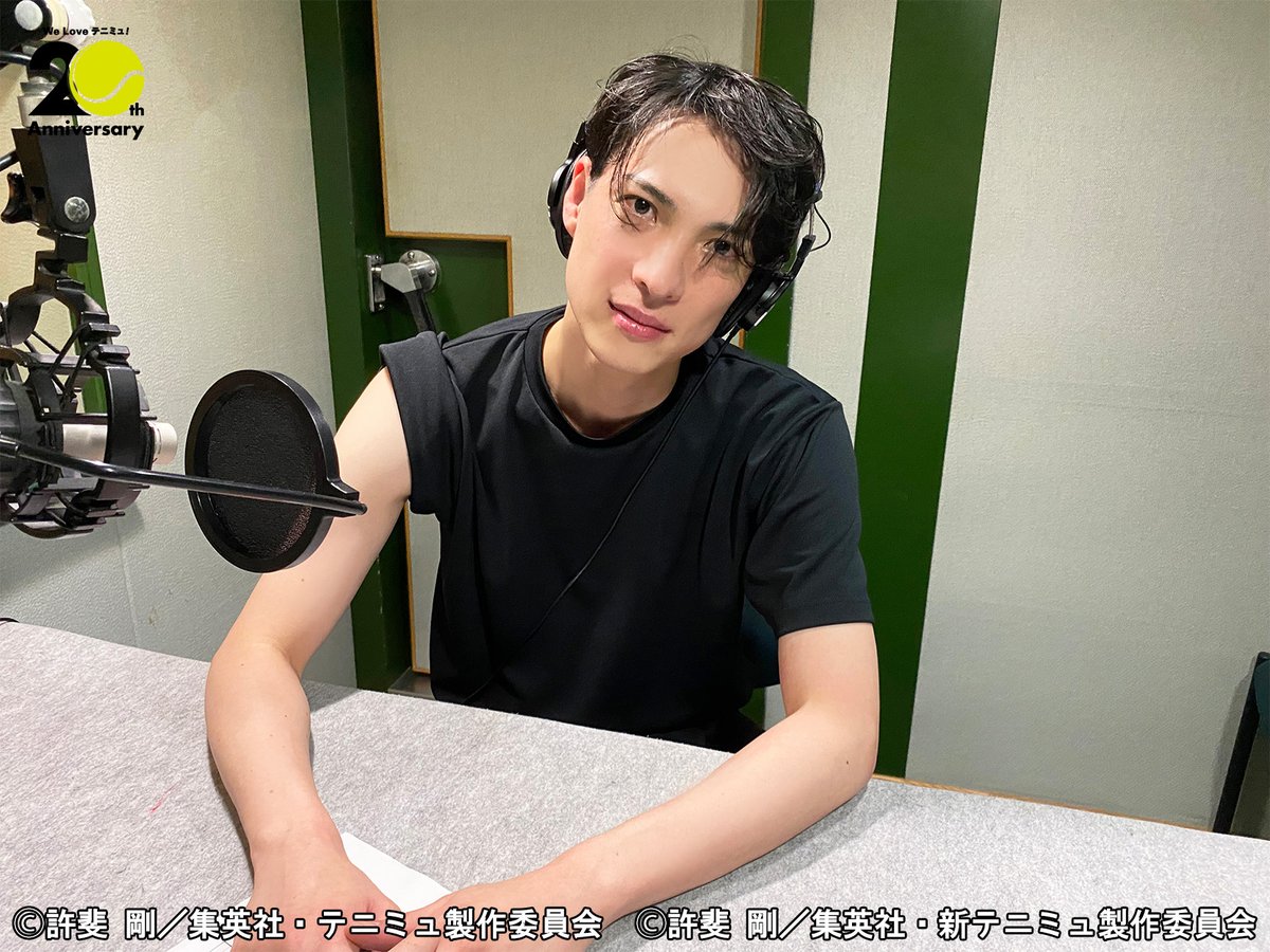 TennimuNews's tweet image. ＼ あと1⃣日／
#テニミュ シリーズ20周年記念
「テニミュかるた」が発売🎊✨

スペシャル読み上げ音声Mカードの収録風景を紹介📷(1/2)

🎾新テニミュ
 #秋沢健太朗 #井澤勇貴 #小野健斗 #輝馬

▼直筆メッセージ✍
tennimu.com/special/20th/m…

▼コメント映像💬 
instagram.com/tennimu_offici…
#テニミュ20th