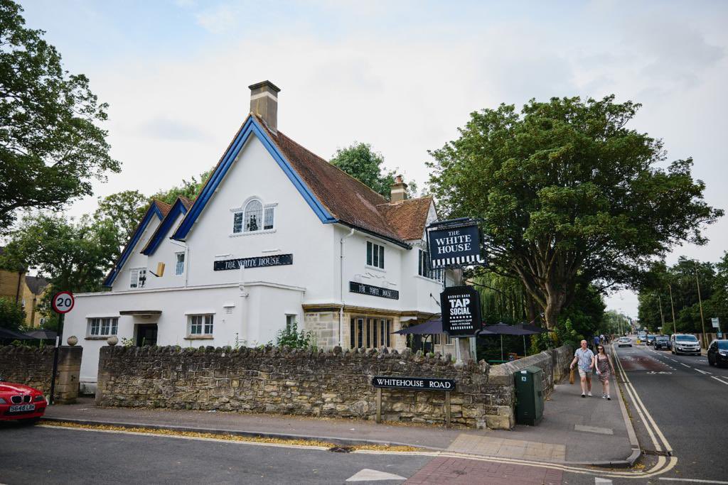 Join the green conversation! 🌱 #OxfordPeoplePlanetPint is the perfect spot to mingle with #sustainability enthusiasts & pros. Swap ideas with @ManselPleydell @HannahScottyy over a pint at The White House @tapsocialbrew Thurs at 7 PM 🍻 bit.ly/3tWvuPf #Meetup @small99uk