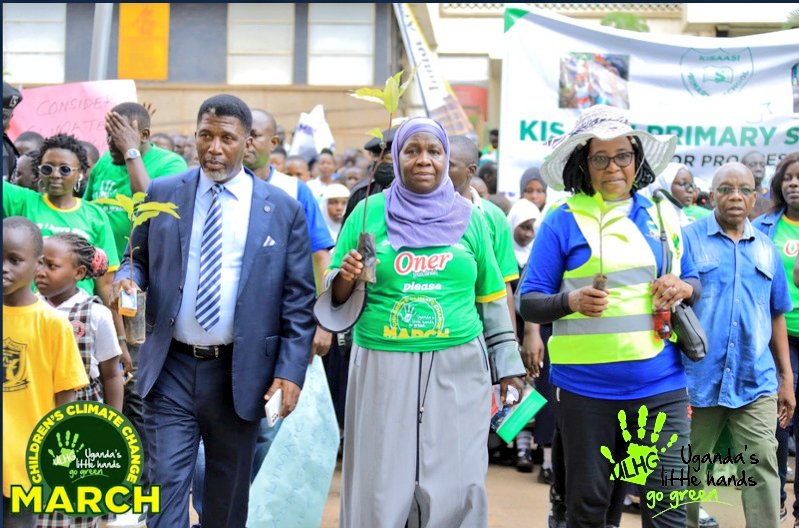 LilHandsGoGreen's tweet photo. We extend our sincere gratitude to all those who had the honor of joining our ranks in the Children's #ClimateChangeMarch & demonstrating unwavering dedication to fight for a healthier future for our children. #GoGreenUg
@JosephMasembe1 @mugarra @ABarirega @HajjatMinsa @nemaug https://t.co/oLDJQ8aVo7