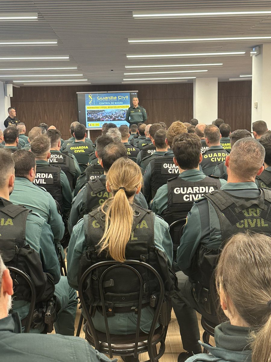 GCivilPaisVasco's tweet photo. ✳️ El #General XI Zona de #PaisVasco de la #guardiacivil dá la bienvenida a 87 componentes de distintas Unidades #Gipuzkoa #Bizkaia #Álava #Navarra #Huesca #Logroño #Soria que esta semana se formarán en Intervención básica en Control de Masas
💚 Formación Guardia Civil https://t.co/bGhyjcpvTJ