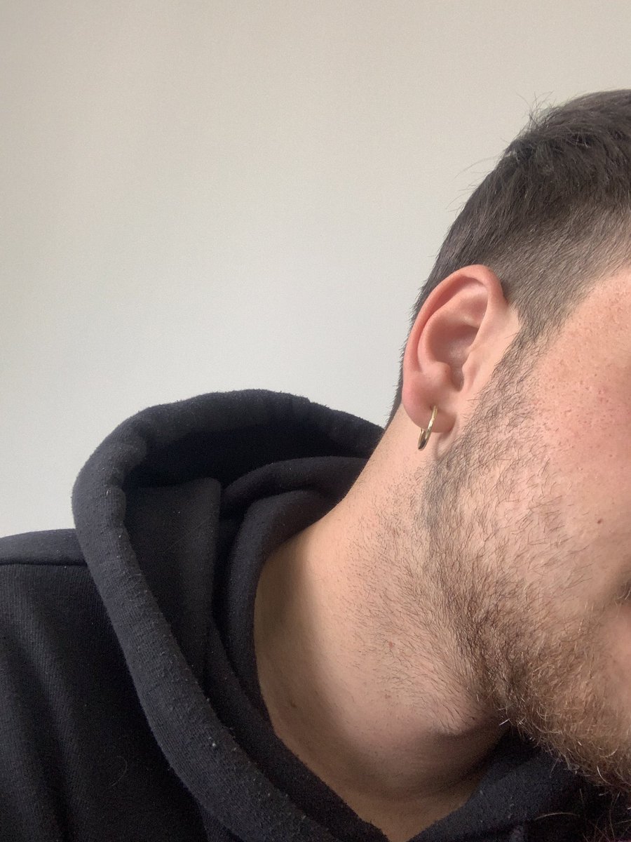 Bana laf ettikten sonra altın küpesiyle erkekler