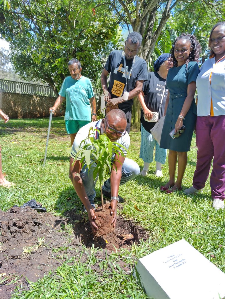 @KCA_KENYA Coast Chairman Omar Abdallah Shungu joins Travellers beach hotel management team, Kenya National Commission on Human Rights Coast leadership in planting of a treee at the Travellers Beach Hotel #TreePlantingDay #TreePlanting