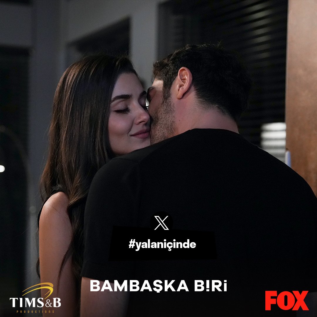 Yeni bölüm etiketimiz: #yalaniçinde Son 2 saat! #BambaşkaBiri yeni bölümüyle bu akşam 20.00’de FOX’ta! 🫂 @foxturkiye @timsandb @_denizburak @handeercel