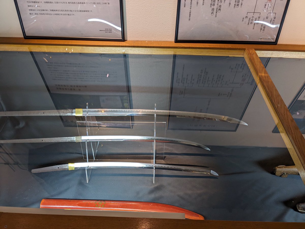 amatoya100's tweet photo. 延寿鍛冶展会場に小山さんが来た
正國~の直系との事

慌てて挨拶
実は十代目宗廣の…紹介していると
「はい、主人のお祖父様です。」
ハッハーとひれ伏した。
どこか上品で恥ずかしがり屋な女性でした。

またお話しする約束をして…
＃同田貫
＃菊池一族と延寿鍛冶展 https://t.co/9wley9Vyym