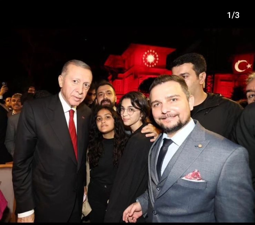 Öğrencilerimiz, İngilizce öğretmenimiz Salih Erarslan refakatinde Cumhurbaşkanlığımız tarafından Vahdettin Köşkünde verilen 29 Ekim Cumhuriyet Bayramı Resepsiyonuna katıldı.