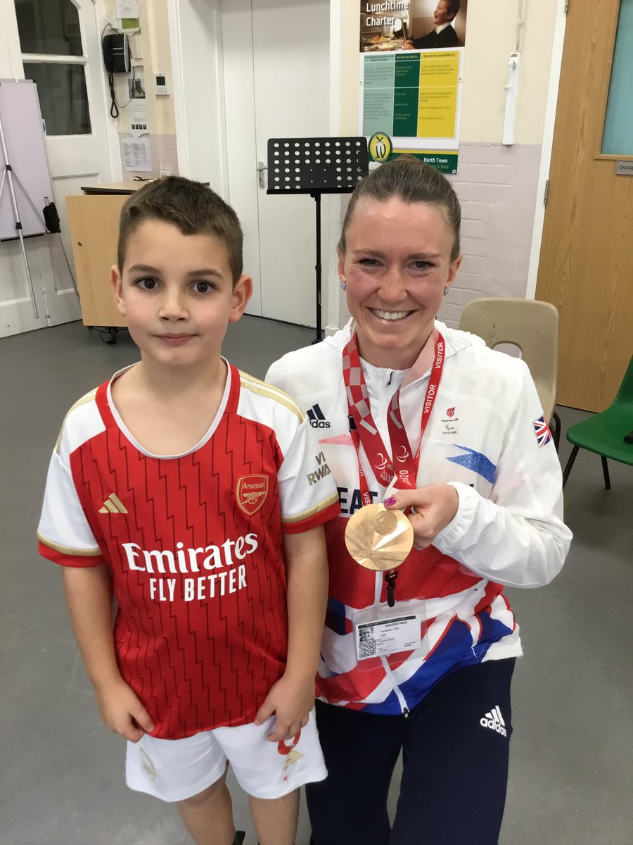 We were very lucky to have Hannah Taunton in for a special KS2 assembly last week. The children definitely felt inspired and excited after hearing all about Hannah’s journey to becoming a Paralympic bronze medalist!🥉 👏🏼 🏃🏻‍♀️
