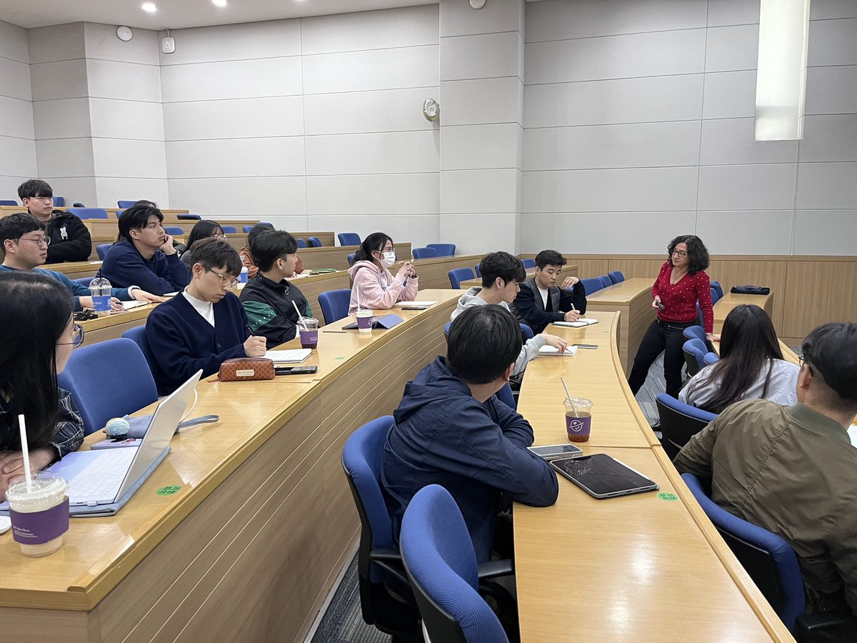 Prof.Maria gave an inspiring talk on super fast transport in QD solids @QNRL