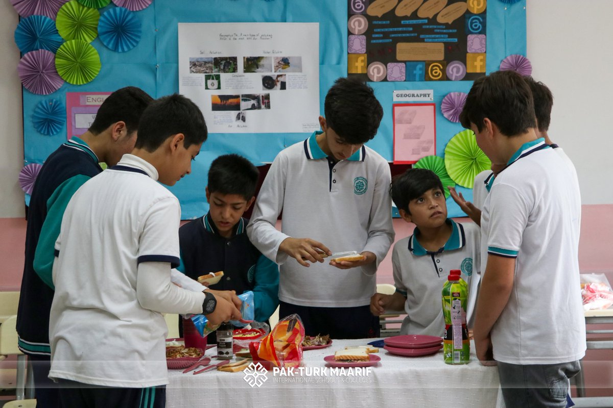 PakTurkMaarif's tweet image. Students at Pak-Turk Maarif International unite in the cooking activity blending flavors and building teamwork skills. 👨‍🍳 🤝

#PakTurkMaarif #CookingSkills #TeamworkInAction