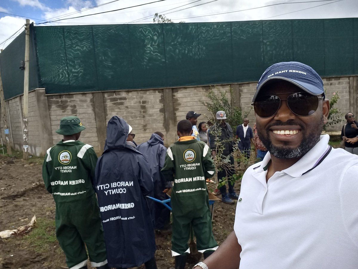 EOWalong's tweet photo. Nairobi is Working..

@SakajaJohnson #TreePlanting #TeamEnvironment #Kibra https://t.co/KJ6fwk5X78