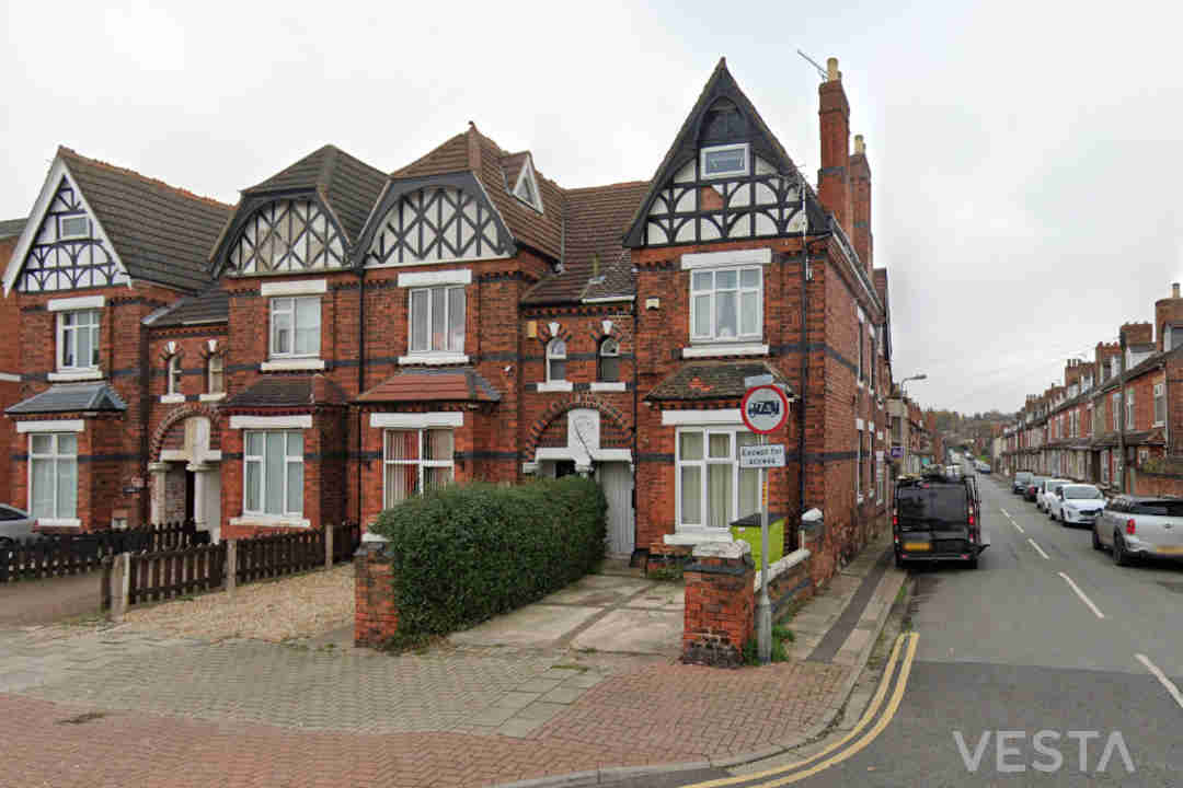 HMO investment property for sale:

🏠 6-bed/3-bath end-terraced HMO
🌍 located in #Gainsborough
🚶 fully tenanted 
📈 13% gross yield
💰 £210,000
💻 see our listing for more info zurl.co/D3nT 

#TenantsIncluded #HMO #lincolnshire #investmentproperty