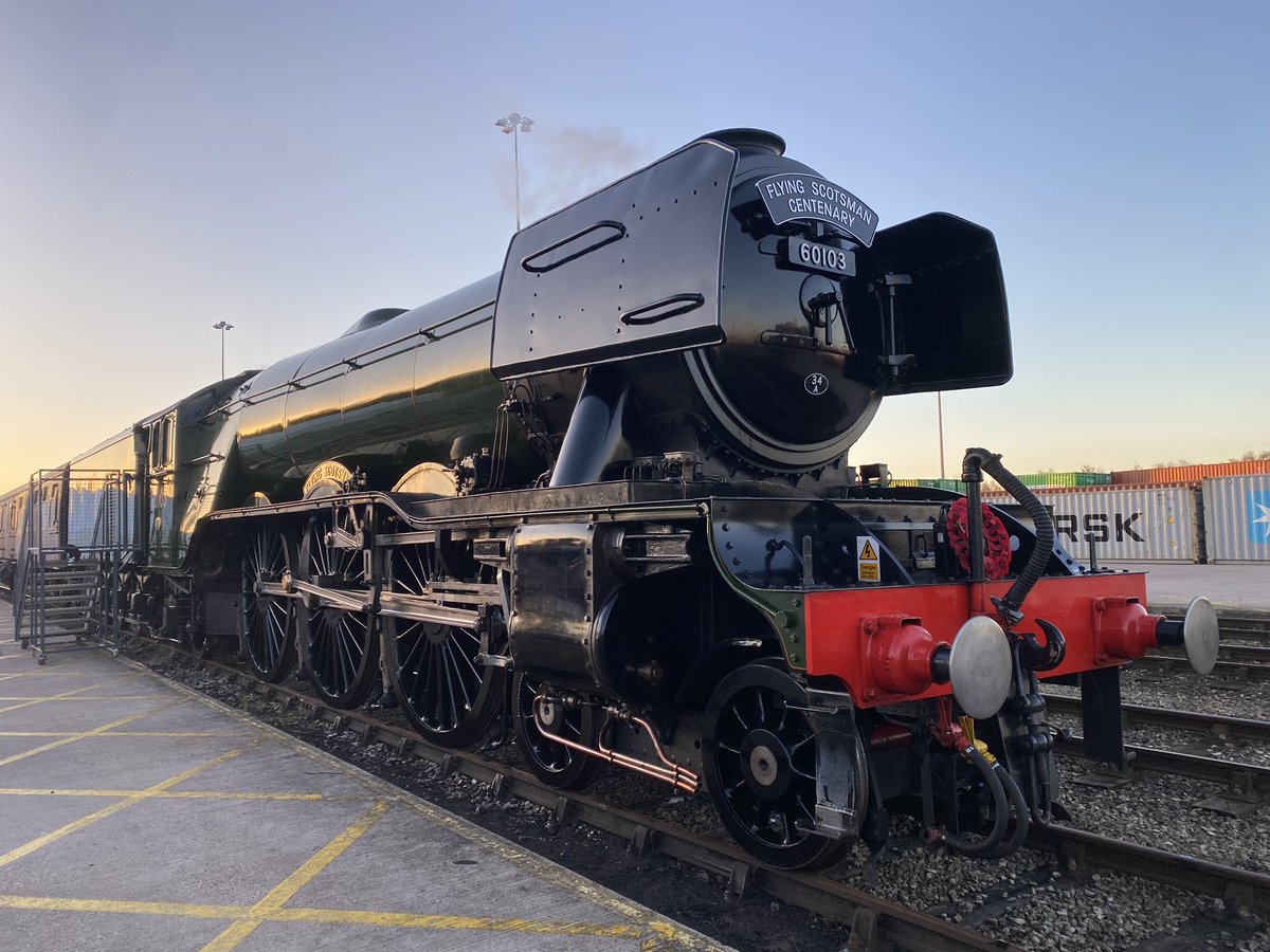 BeestinEleanor's tweet photo. Awesome weekend taking our Moving Museum to meet The Flying Scotsman! 🚂 We had a lovely time showing families and railway enthusiasts lots of railway-related objects from the Doncaster Grammar School Railway Collection that we care for @DanumGLAM. https://t.co/INUZ5ltNxv