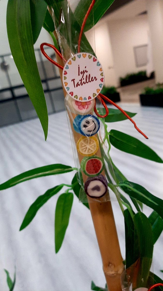 Sevgili çocuklar, sizler için güzel bir ara tatil sürprizi! 🍬🍭🥳

Tüm öğrencilerimize keyifli bir ara tatil dileriz. 

#HayatınızınHerAnında
<a href="/TCNufus/">Nüfus ve Vatandaşlık İşleri Genel Müdürlüğü</a> 
<a href="/itasyapan/">İbrahim Taşyapan</a> 
<a href="/mukerrem_unluer/">Mükerrem Ünlüer</a> 
<a href="/TCkahramanmaras/">Kahramanmaraş Valiliği</a>
<a href="/sevgulzengin_/">Sevgül Zengin</a>