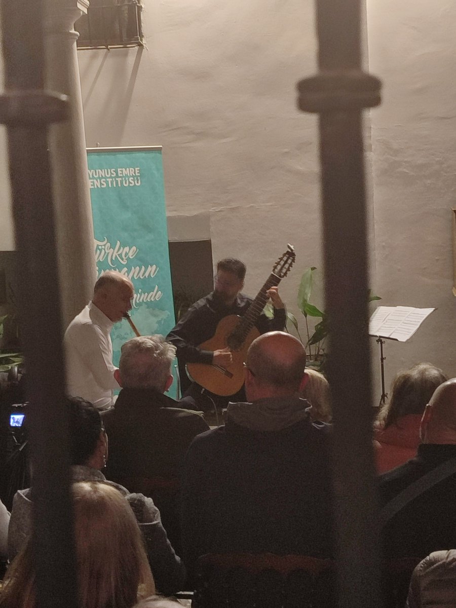 #conciertos #granada
Aquí os dejamos algunas fotos del maravilloso concierto del <a href="/alitufekcitu/">Ali Tüfekçi</a> &amp; <a href="/tolgahancogulu/">Tolgahan Çoğulu</a> Duo. Muchas gracias a los intérpretes, al @yee_madrid  , al Consulado de Turquía en Granada y al numeroso y cálido público que nos acompañó
