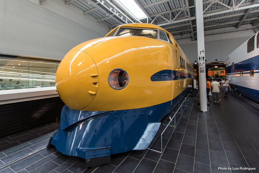 Japonismo's tweet photo. ¡Hoy toca #FunWithTrains 🚄! Y os hablamos de los diferentes prototipos de shinkansen. Porque Japón llegó "tarde" al mundo de los trenes (hasta 1872 no inauguró su primera línea de tren), pero siempre ha tenido un gran compromiso con la innovación: https://t.co/uBB3r2cARI https://t.co/pXccTjTJ9U