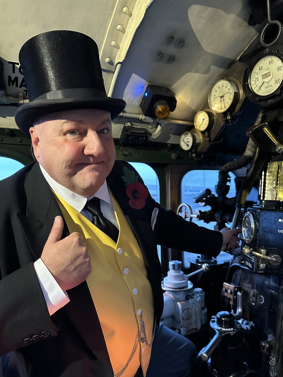 A wonderful weekend with the #FlyingScotsman in Doncaster, lots of visitors and a #Remembrance opportunity on both days. Thank you 💕🎩#GordonsBrother