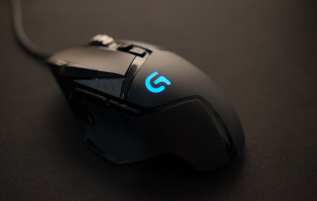 Photo of a computer mouse by Eemiliano Cicero on unsplash