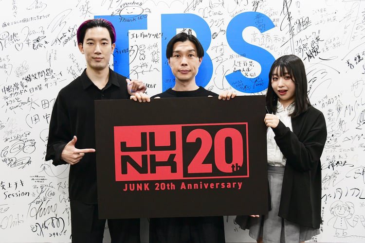 この記事で11枚のツーショが見られますが、すべてに邪魔者が写り込んでいてごめんなさい。空気読め。

oricon.co.jp/news/2264905/