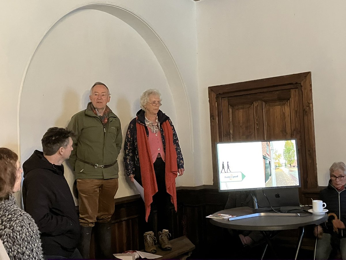 De opening van het Jofferpad op landgoed Nijenhuis. Een prachtige 13 km lange wandeling in de geest van de freules van Beckum. Met dank aan een volhardende werkgroep! #diepenheim <a href="/gemhofvantwente/">Gemeente Hof van Twente</a> <a href="/hof_marketing/">HofMarketing</a>