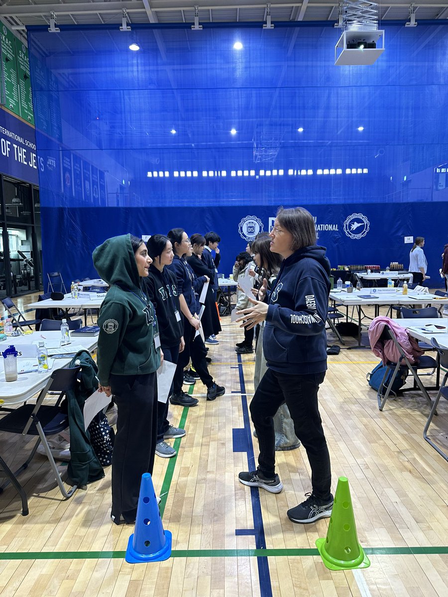 TY Daegu Int’l for honoring the voice of students! The last couple days has been an honor to get to know the amazing and brilliant young people in your community! TY <a href="/EARCOSORG/">EARCOS</a>, Courtney Cameron, Steve Vis, and Scott Jolly. Special shoutout to @MargaretLPark. #intlELOC #dei