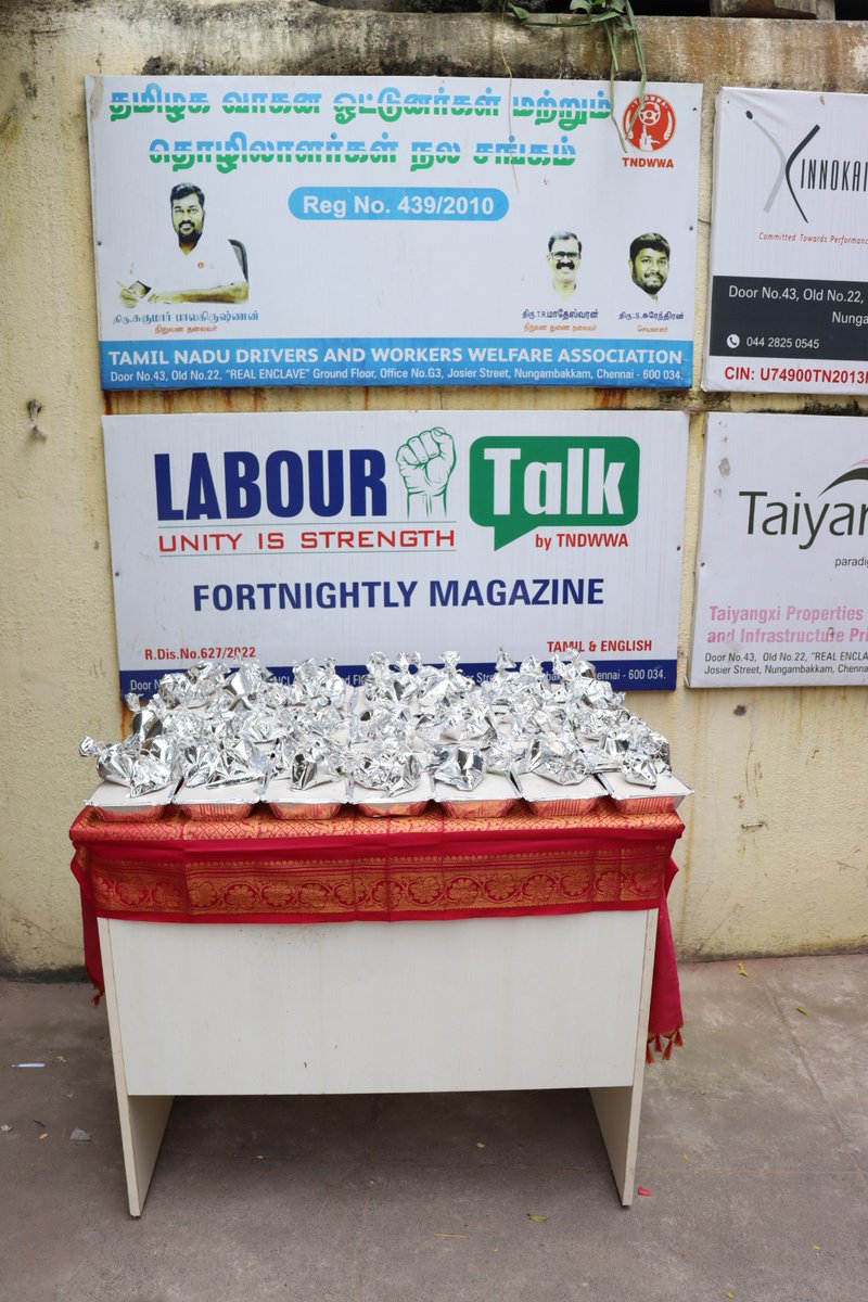 labour_talk's tweet photo. தமிழக வாகன ஓட்டுனர்கள் மற்றும் தொழிலாளர்கள் நல சங்கம் சார்பாக அமாவாசையை முன்னிட்டு இன்று முதியோர்களுக்கு மதிய உணவு வழங்கப்பட்டது!!

@kaizensukumar @METROPEOPLE1 @tndwwa

#sukumarbalakrishnan #sukumar #tndwwa #drsukumarbalakrishnan #labourtalk #metropeople #sudhasukumar https://t.co/5NrFXroG0I