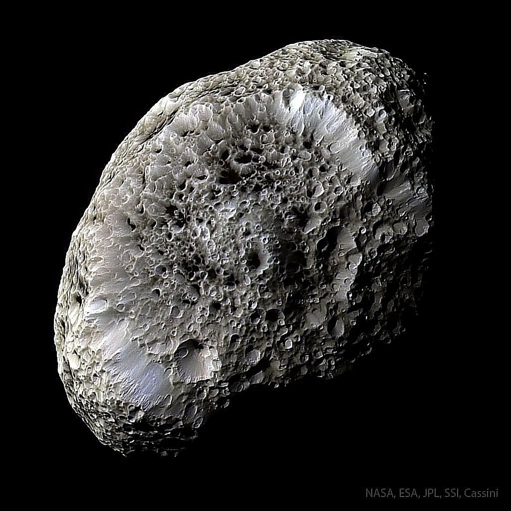 Amazing_Xcience's tweet image. View of Saturn's moon Hyperion as captured by Cassini spacecraft