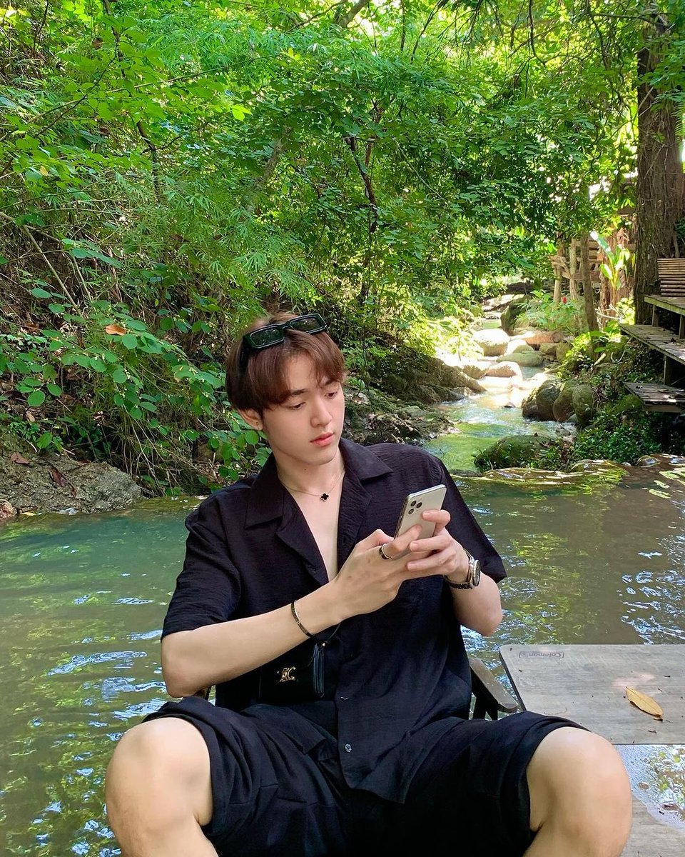 KAD8LAND's tweet photo. Update IG : @kadploysupa 

💬 : มองนานๆ👀
⛓️ https://t.co/YI81YxkVGl

#กาดไม่ใช่การ์ด 🍀 
#KADLAND 
#KadploysupaIGUpdate https://t.co/IAKtFDdMYh