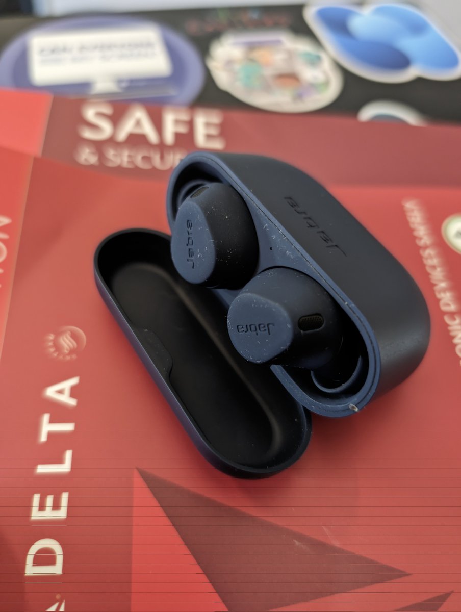 ragnarh's tweet photo. True Wireless In Ear Buds like @JabraDE #Elite8Active are designed for an active life. Why not test ANC on a flight from Barcelona to Orlando? Who else will be at #Live360 Conference? https://t.co/4g04d4aqtL
